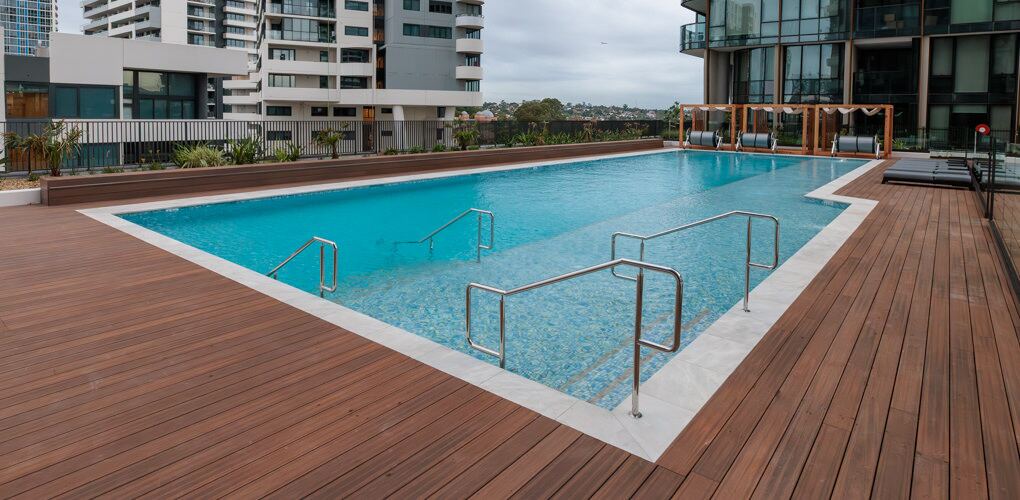 Rhodes Central pool detail
