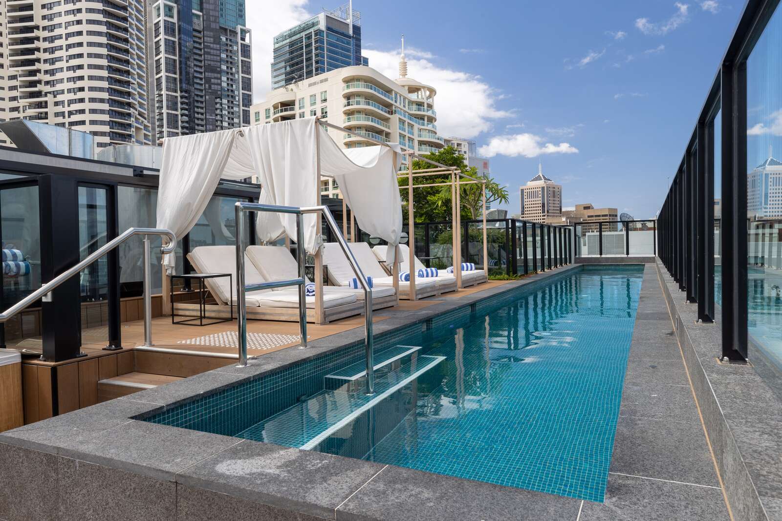 Wright Pools commercial rooftop pool, Icon Vibe Hotel