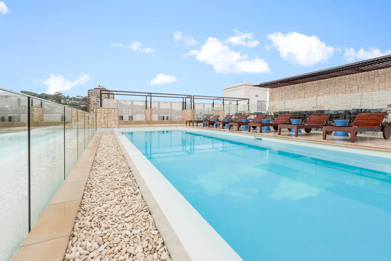 Rooftop pool and loungers, InterContinental Sydney