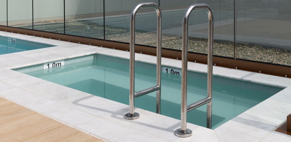 Spa entry with stainless rails and depth markers, La Vera rooftop