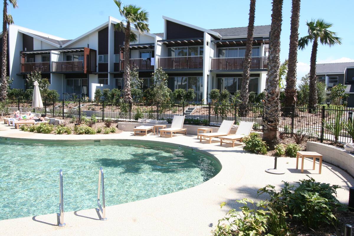 Resort beach-entry pool, Magenta Shores