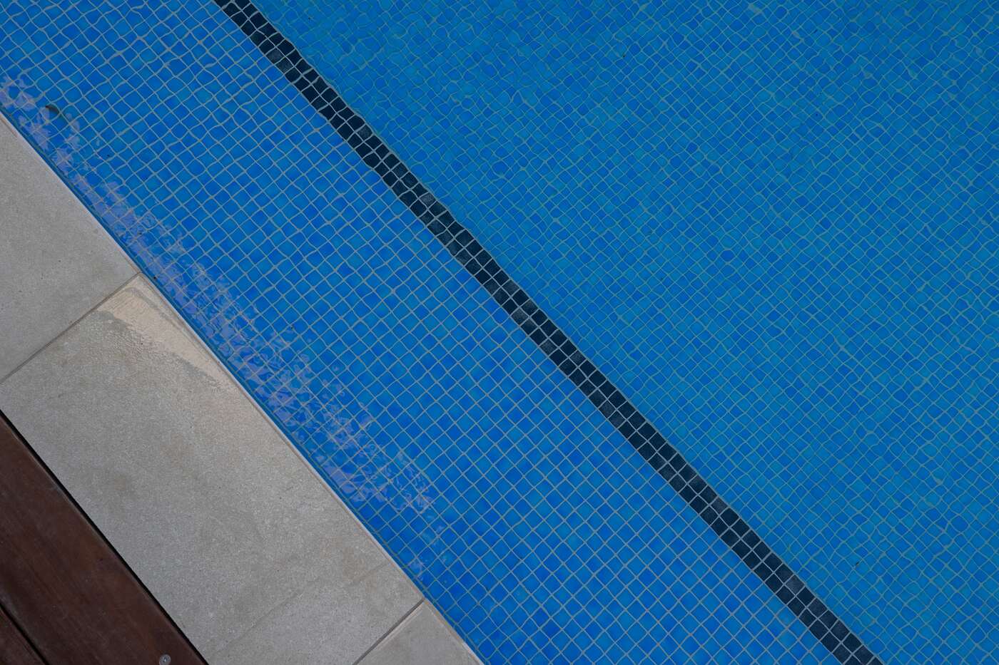 Blue mosaic waterline detail, Sussex Street pool