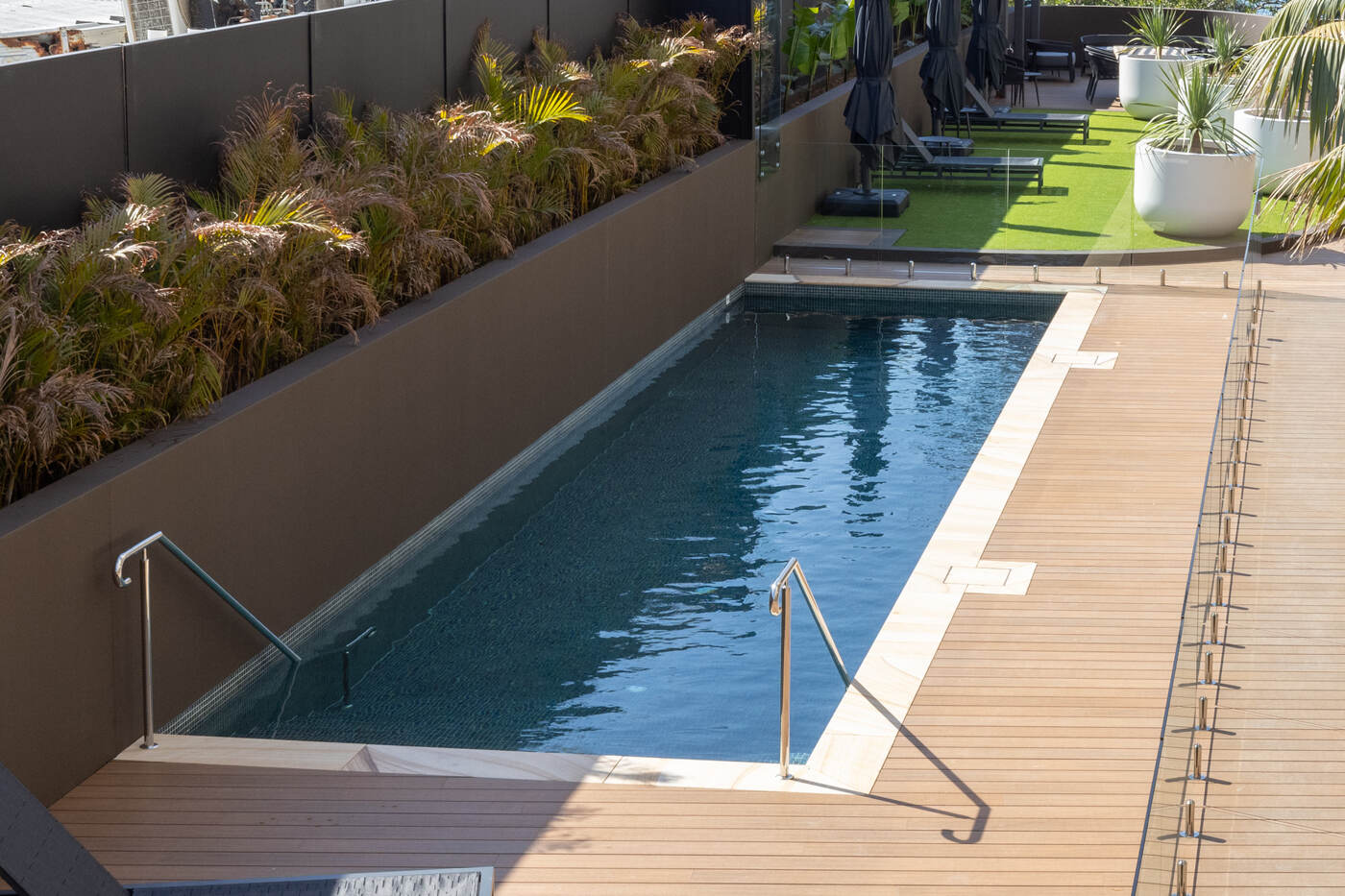 Pool, planting and timber deck, Wavelengths Cronulla